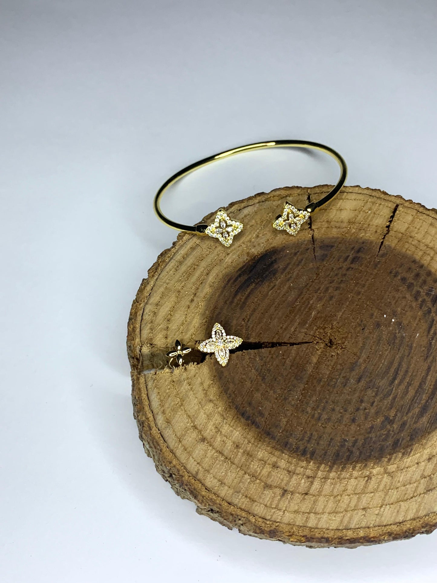 gold van cleef bangle